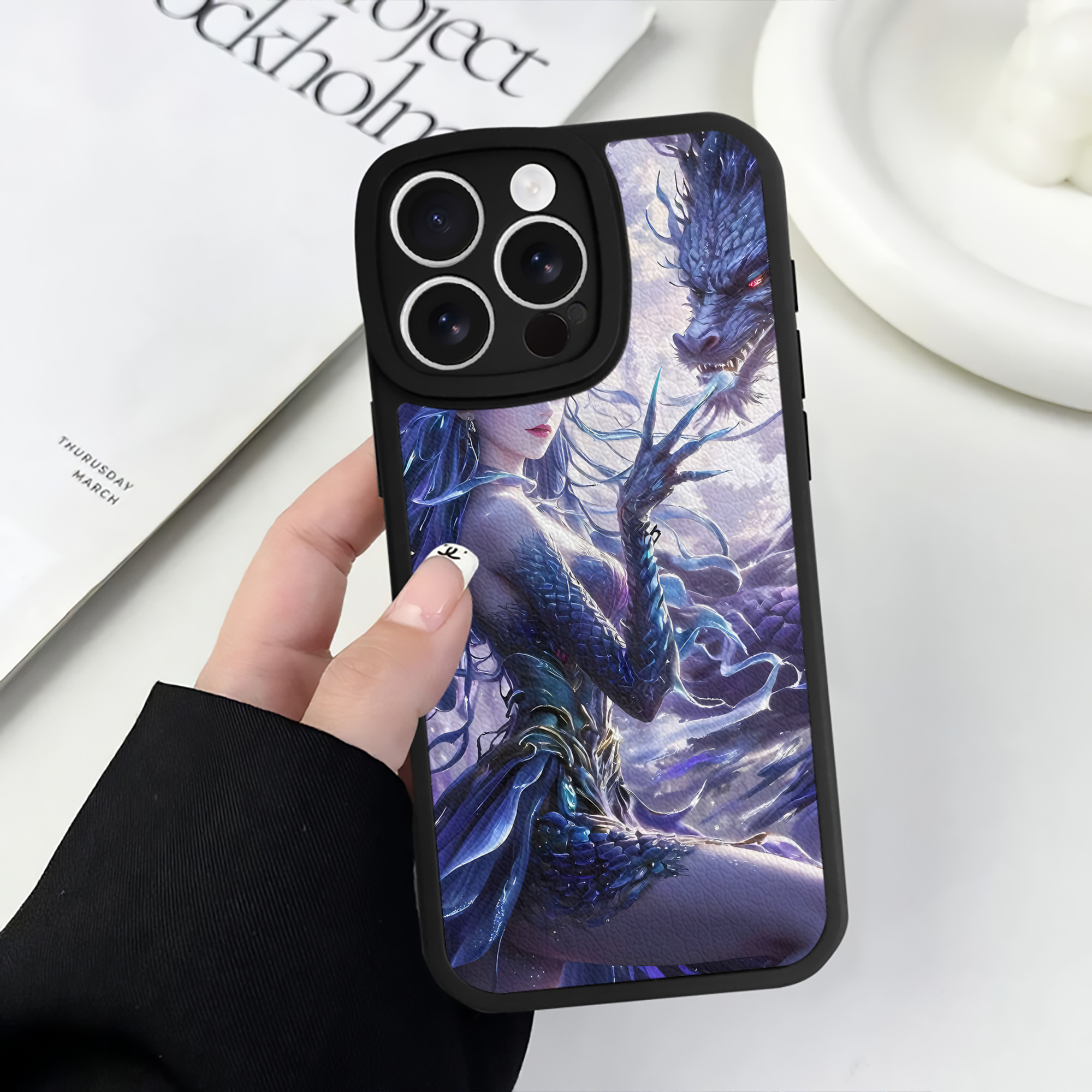 （画像用） Ne Zha 2 ナタ 魔童の大暴れ 【iPhone 16シリーズ対応】シリコンスマホケース（レザー調） 材質：シリコン
